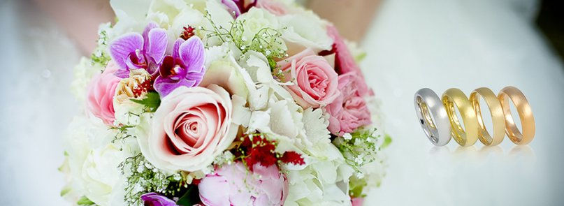 Hochzeitsbraut mit Blumen-Hochzeitsstrauß 